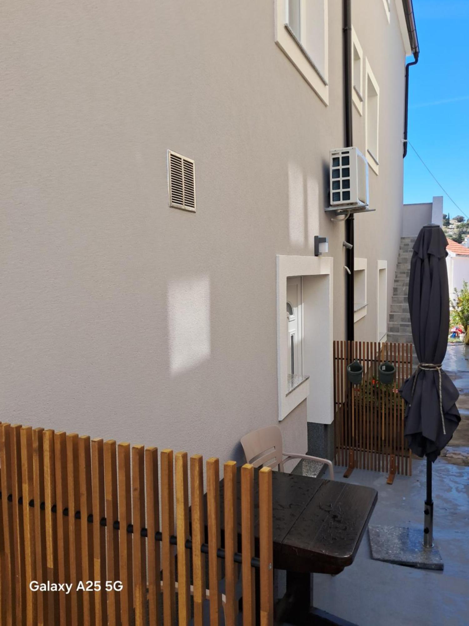 Apartments Tonci Tribunj  Luaran gambar