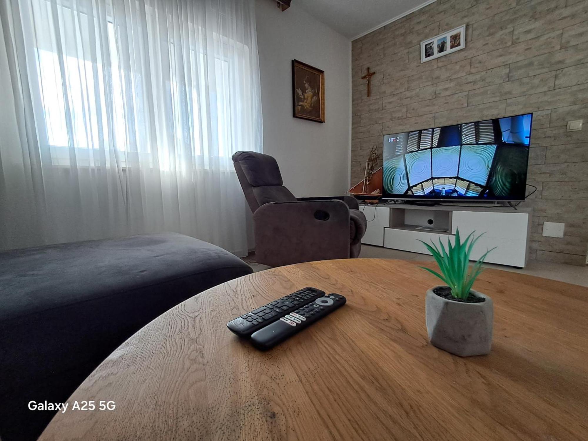 Apartments Tonci Tribunj  Bilik gambar